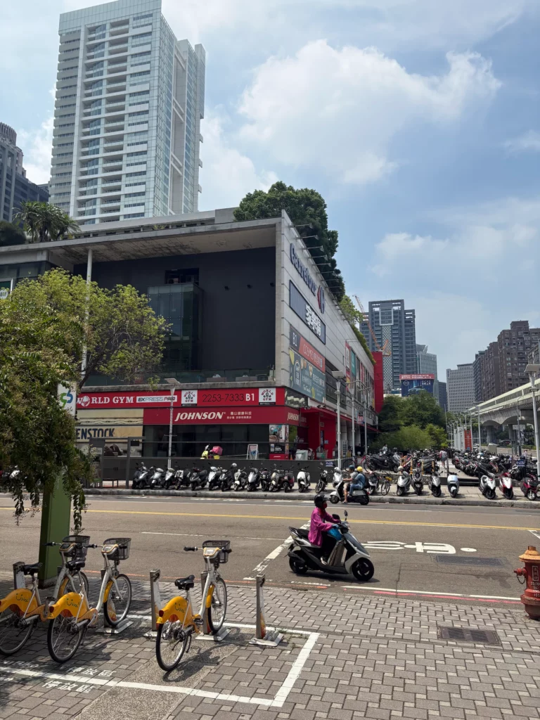 台中家具店探訪水安宮出站家樂福